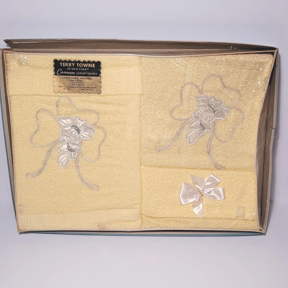 NOS‎ Cannon Luxury Towels By Terry Towne Of New York Yellow RN17851